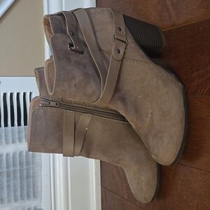 Massini Women's Brown Boots 9